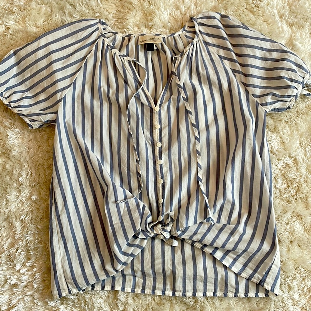 Universal Thread shirt XS